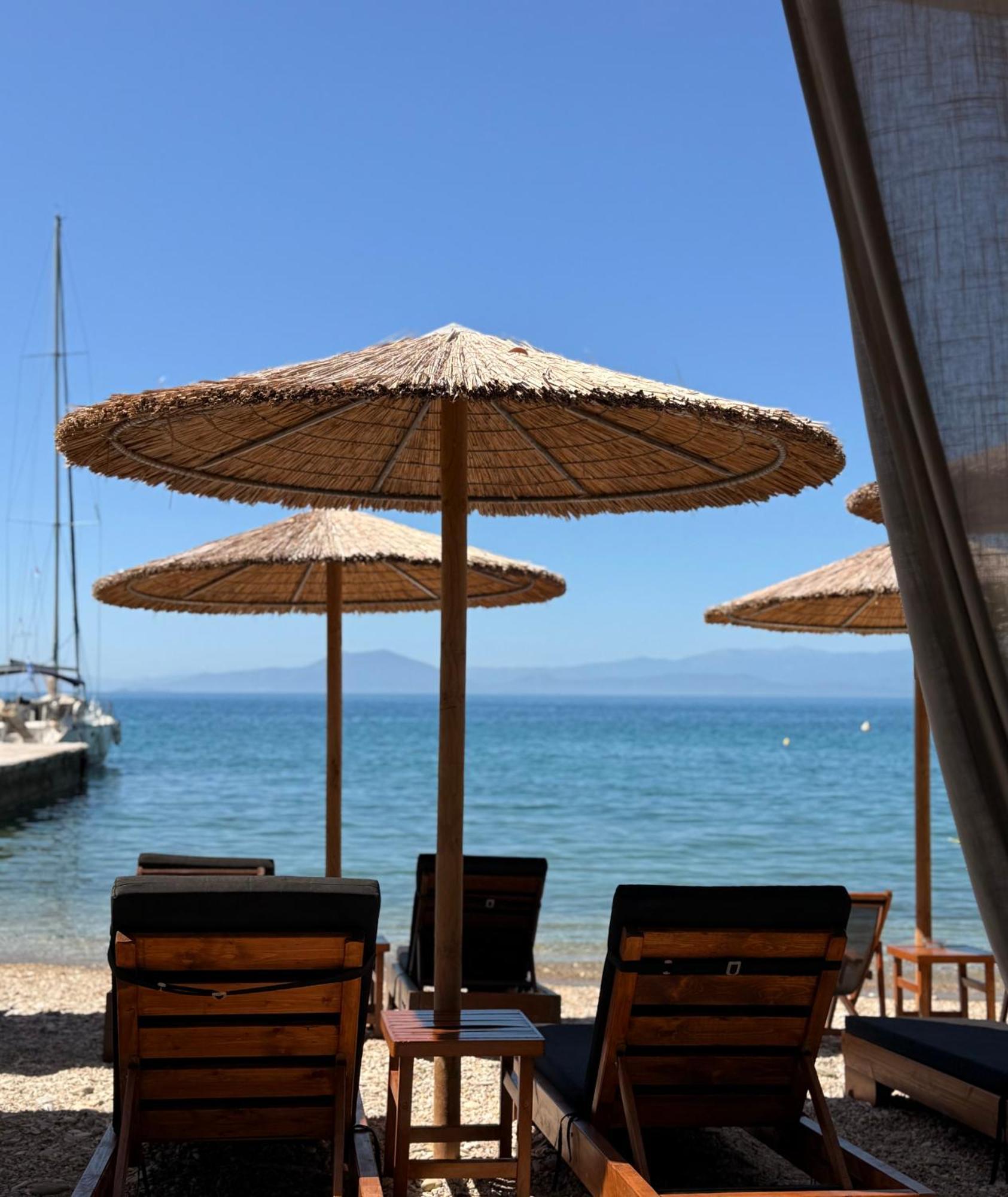 Pegasus Hotel & Coastal Cafe Kala Nera Buitenkant foto